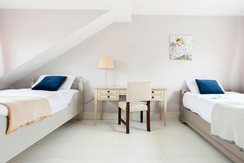 The Writers Townhouse - Beautiful 4bdr In Jericho