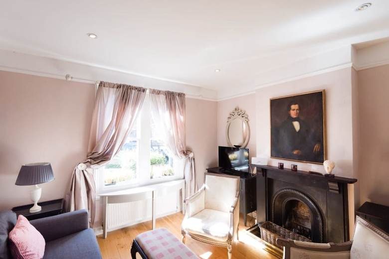 The Writers Townhouse - Beautiful 4bdr In Jericho