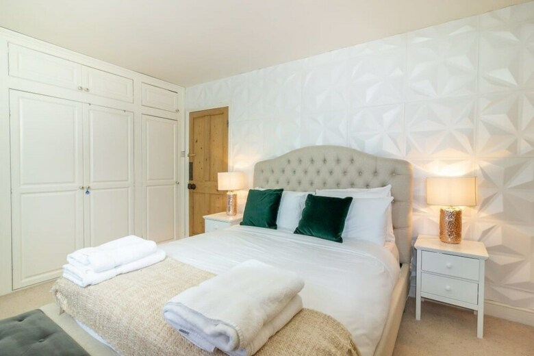 The River Cam Escape - 5bdr With Private Pond & Garden