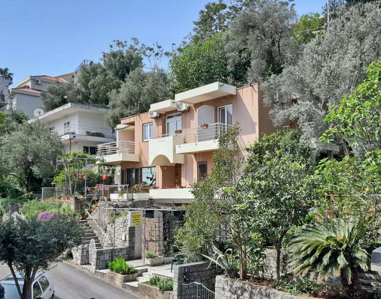 Harasho Four Bed Apartment, Budva City Center