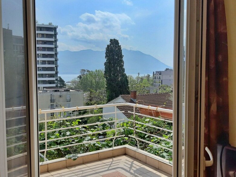 Harasho Four Bed Apartment, Budva City Center
