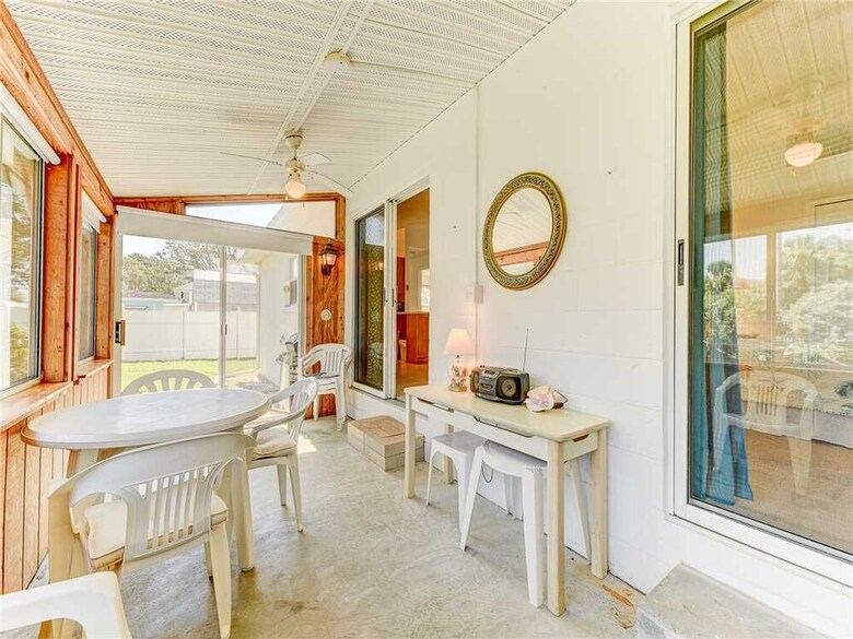 Mermaid Retreat, 2 Bedrooms, Canal Front, Sleeps 6