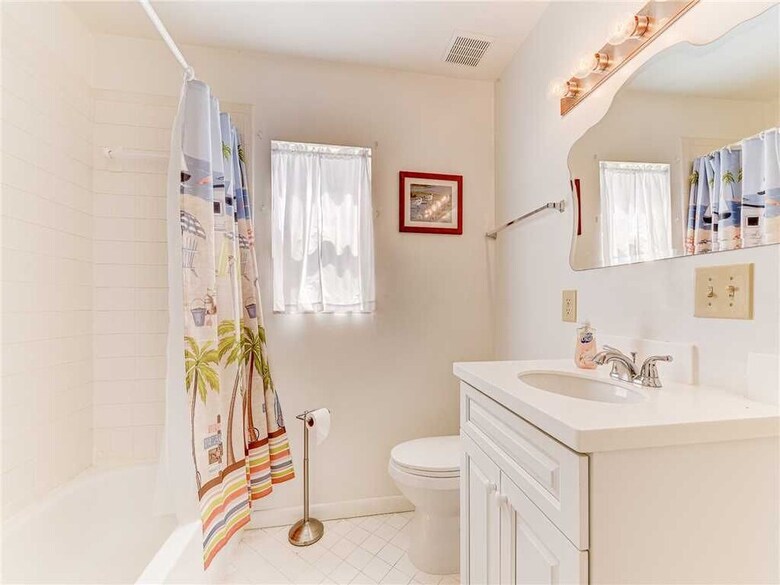 Mermaid Retreat, 2 Bedrooms, Canal Front, Sleeps 6