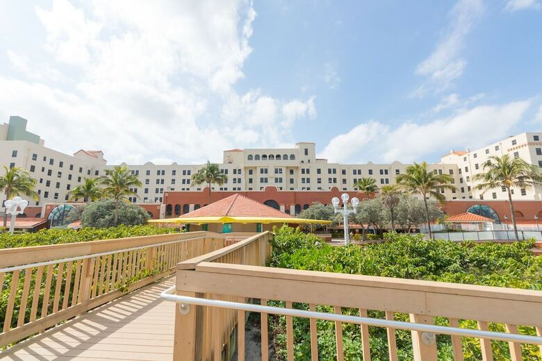 Apartamento 674 Partial Ocean View