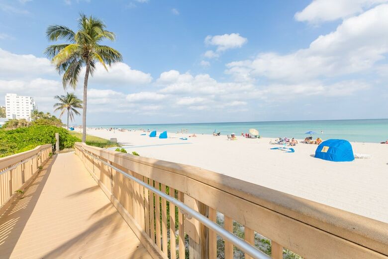 654 City View Apartment Hollywood Beach