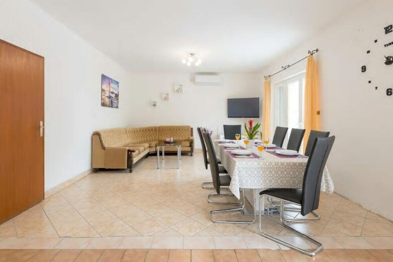 Holiday Home More