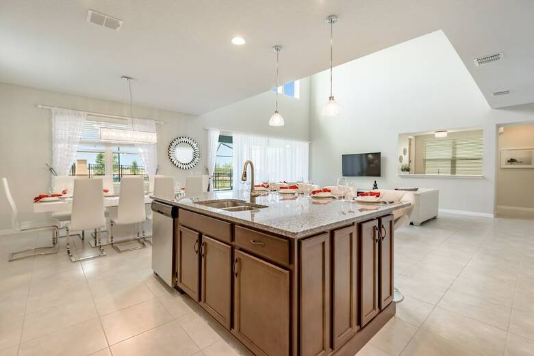 Amazing 6 Bedroom 5 Bathroom Solara Resort Villa