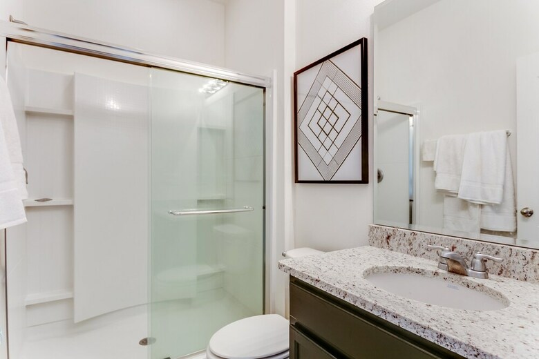 7049 Oakwo Luxury 6 Bedroom 4.bath Home With Spa