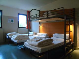 Hostal Cis de Champagne - Hostel