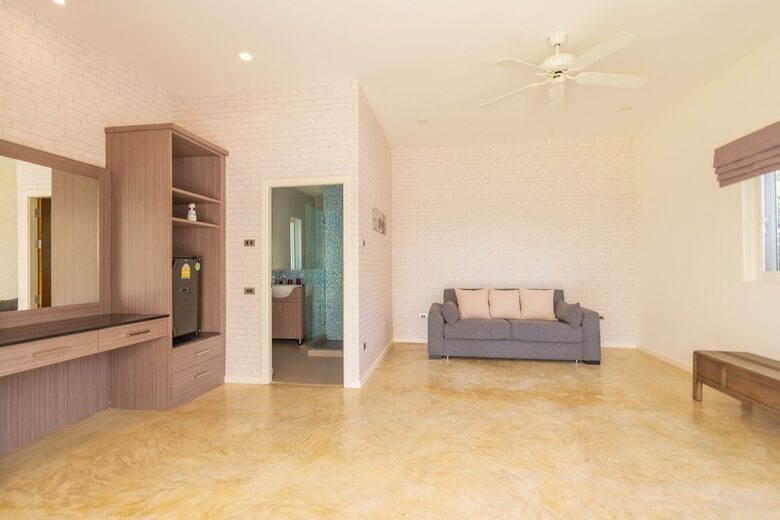 Luxury 5 Bedroom Pool Villa Js