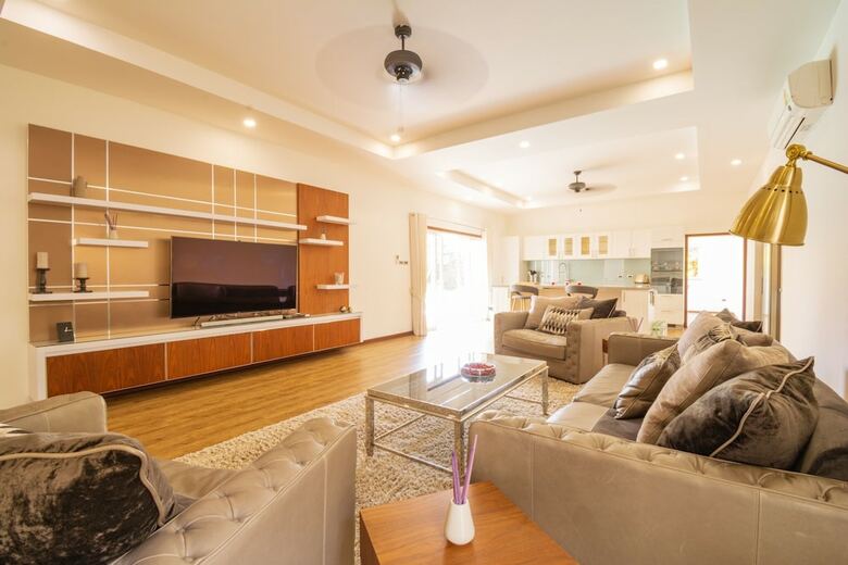 Luxury 5 Bedroom Pool Villa Js