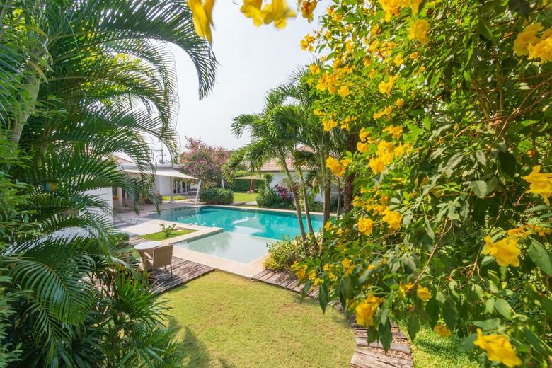 Luxury 5 Bedroom Pool Villa Js
