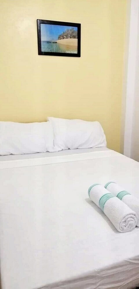 Hostal Yolly's Tourist Inn Hostel - Adults Only