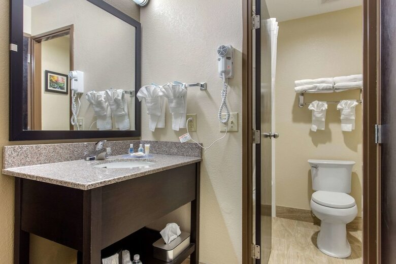 Hotel Comfort Inn Tunnel Road East
