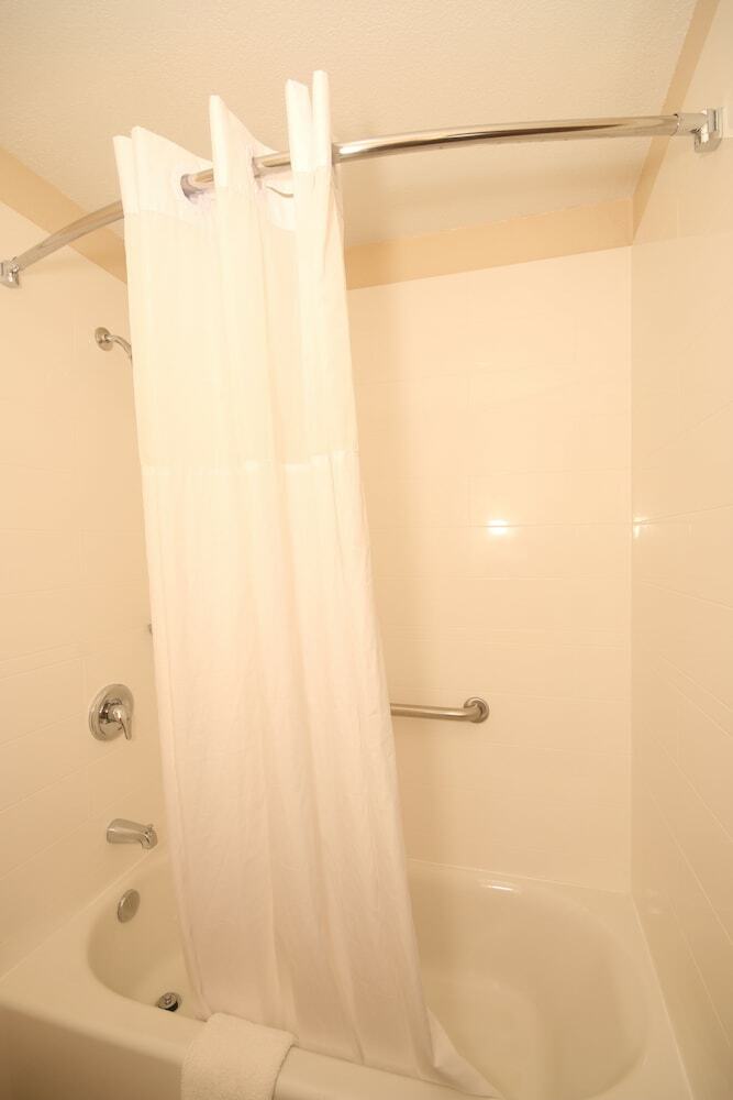 Hotel Comfort Inn Tunnel Road East
