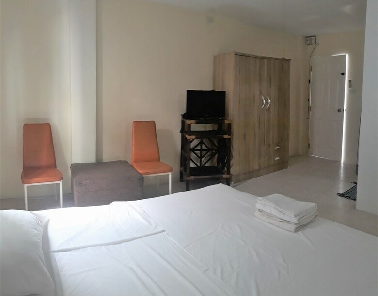 Hotel Oyo 885 You And Me House