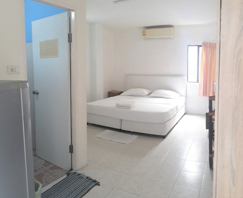 Hotel Oyo 885 You And Me House