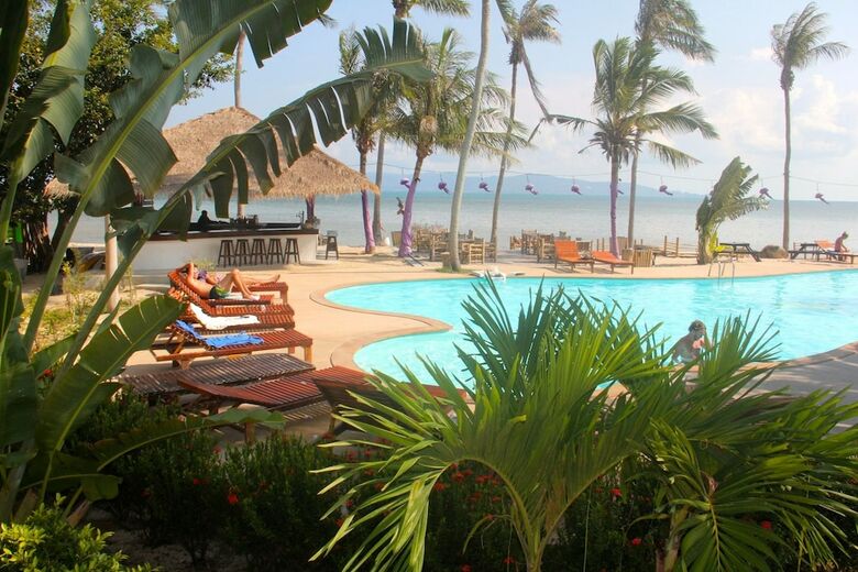 Hostal The Beach Village - Hostel