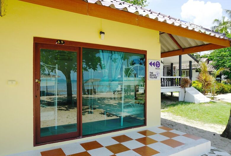 Hostal The Beach Village - Hostel