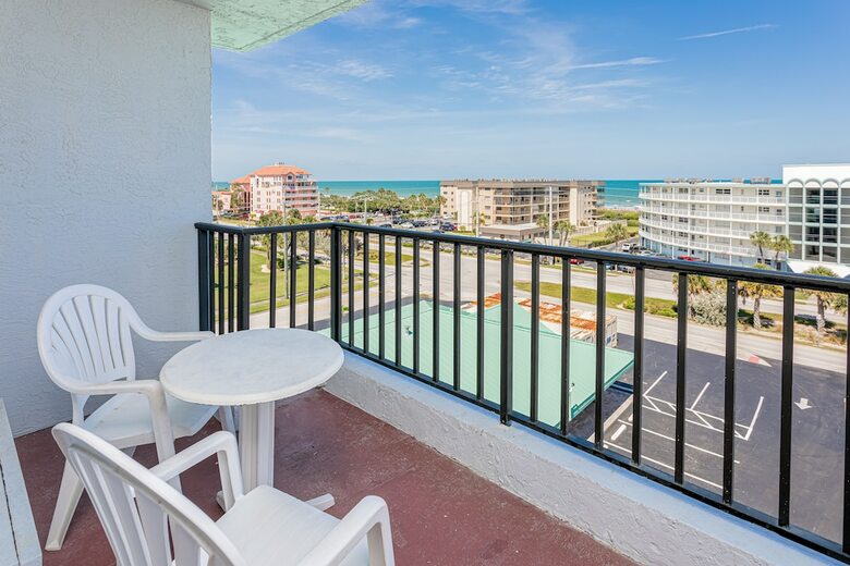 Beachside Hotel & Suites