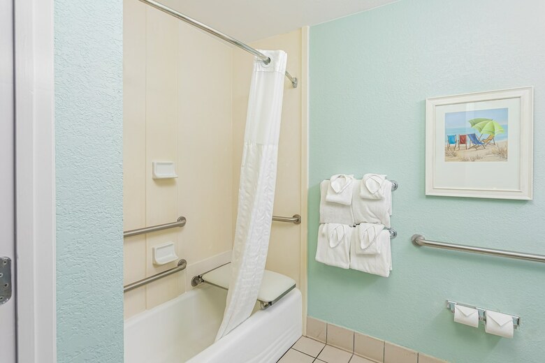Beachside Hotel & Suites