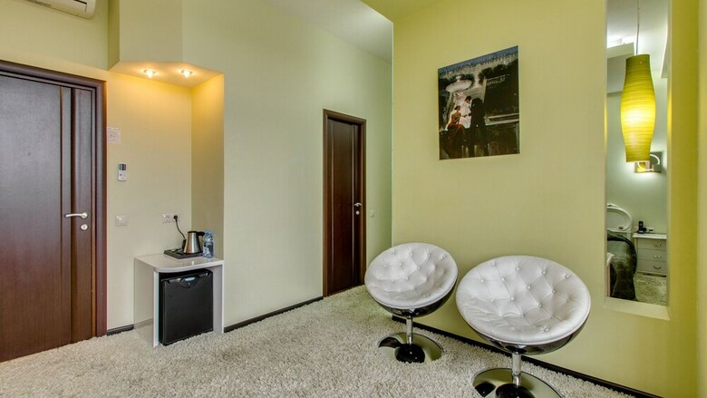 Inside Business Hotel
