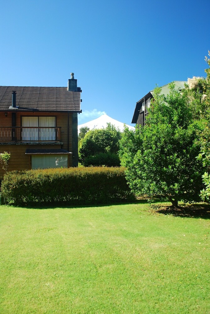 Frontera Pucon Hostel B&B