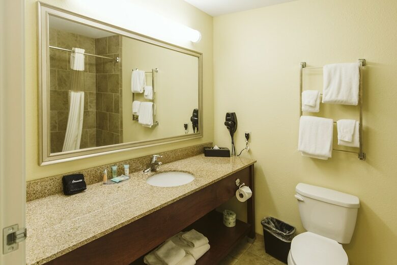 Hotel Expressway Suites Minot
