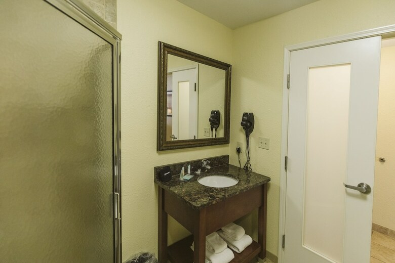 Hotel Expressway Suites Minot