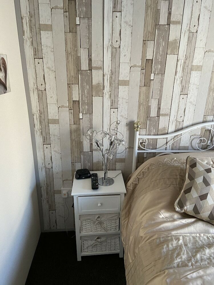 Villa Impeccable 2-bed Lodge In Whitley Bay