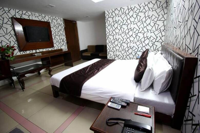 Hotel Seven