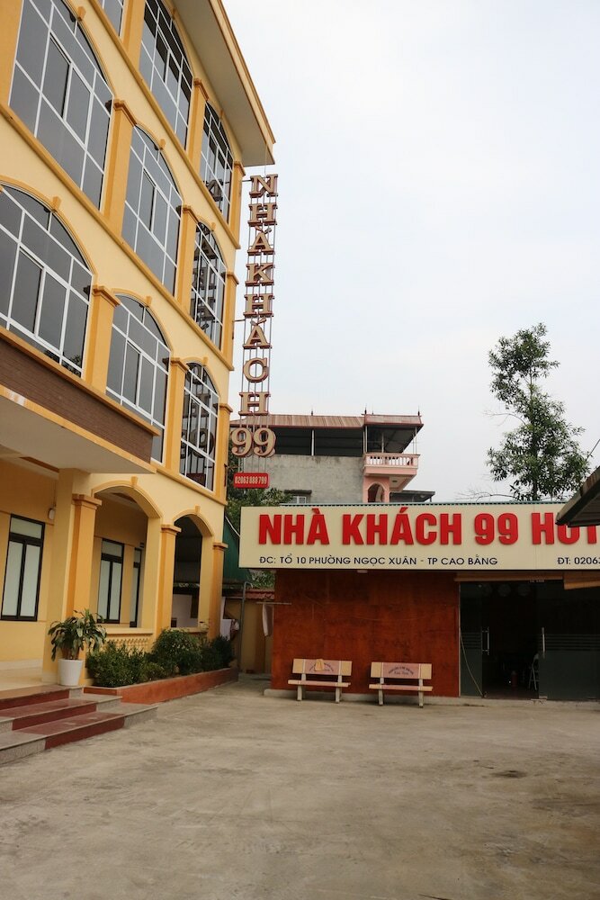 Hotel 99