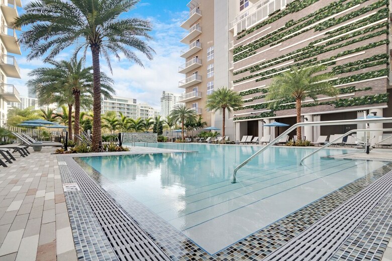 Biscayne Townhomes By Sextant
