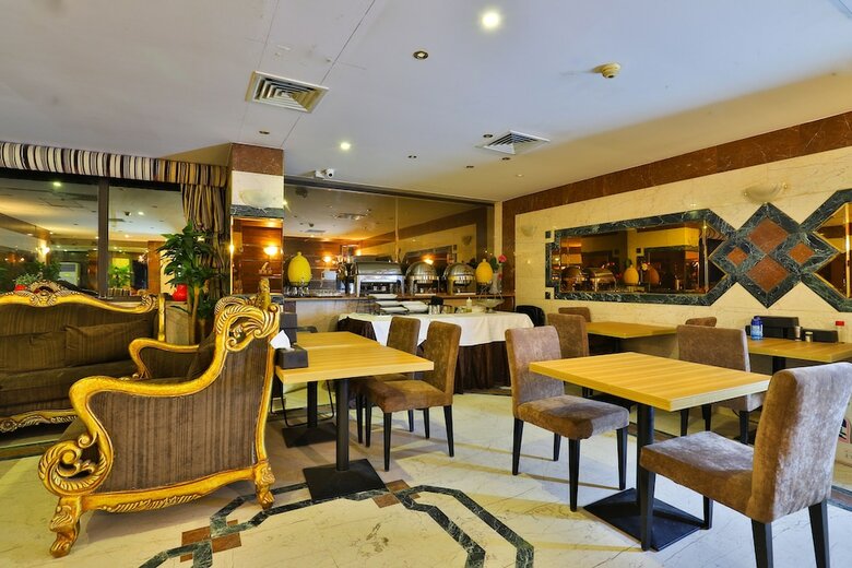 Oyo 446 Mas Hotel
