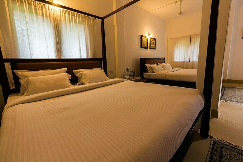 Hotel Aamod Bagh Tola Lodges - Bandhavgarh