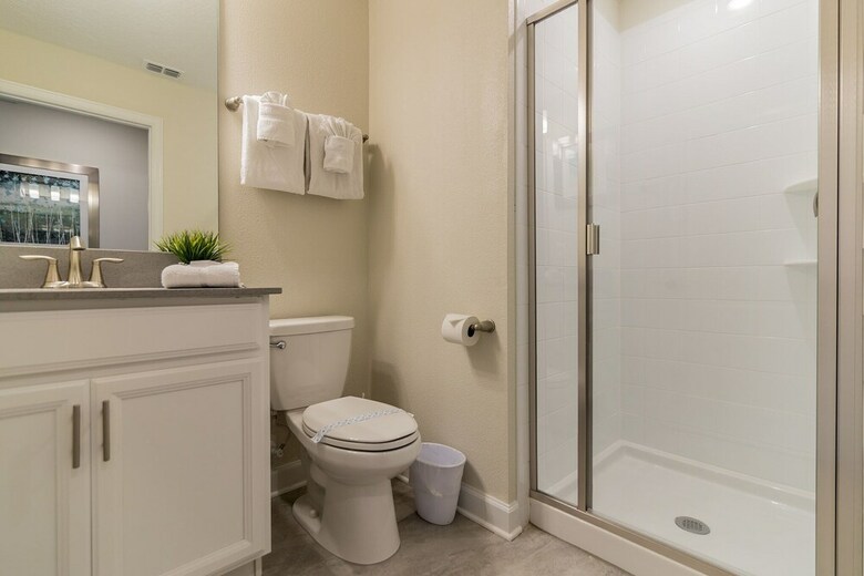 5-bed Th, Well Appointed & Sure To Please! 1551 Sd