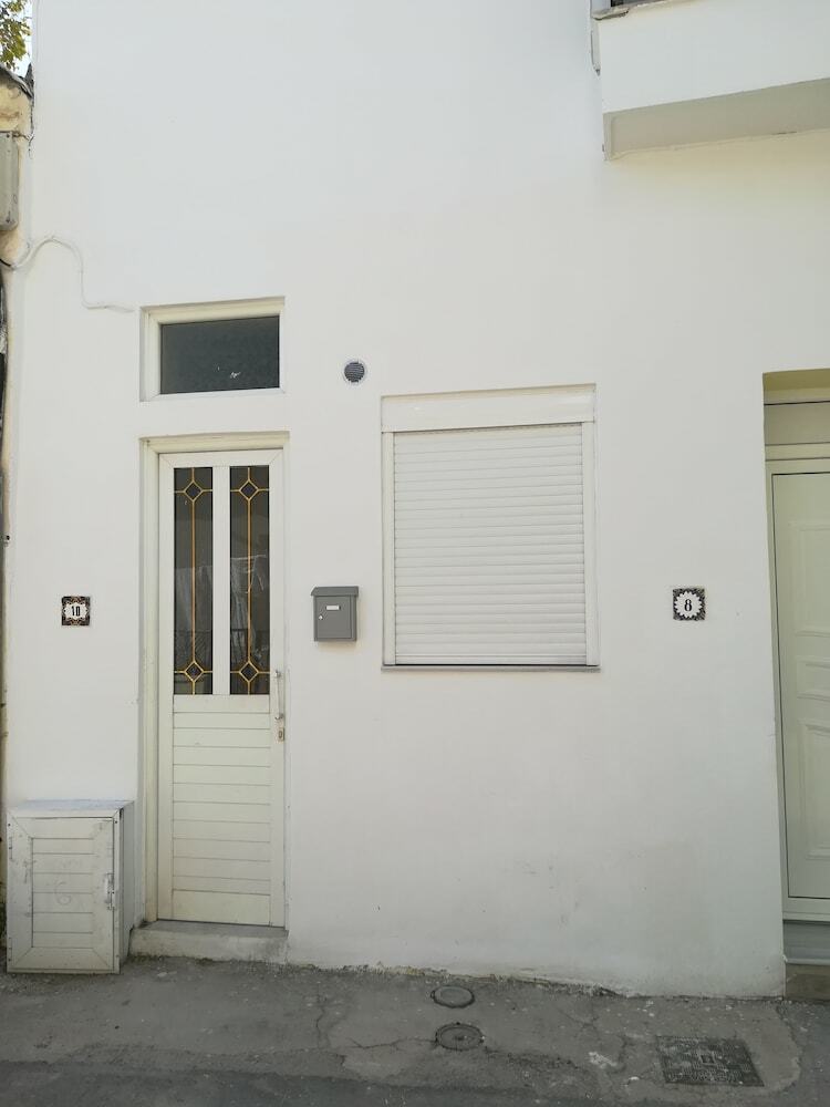 Happy Days Home Apartment And Studio