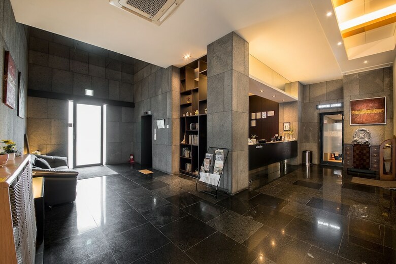 Smart Tourist Hotel