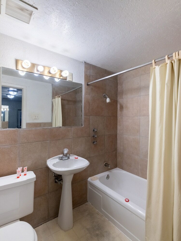Motel Oyo Hotel Bay City Tx-35