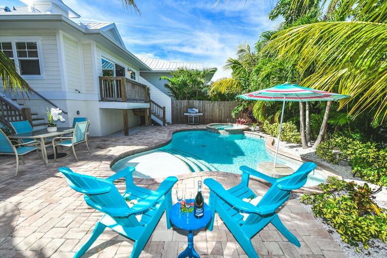 Villa Island Time - East