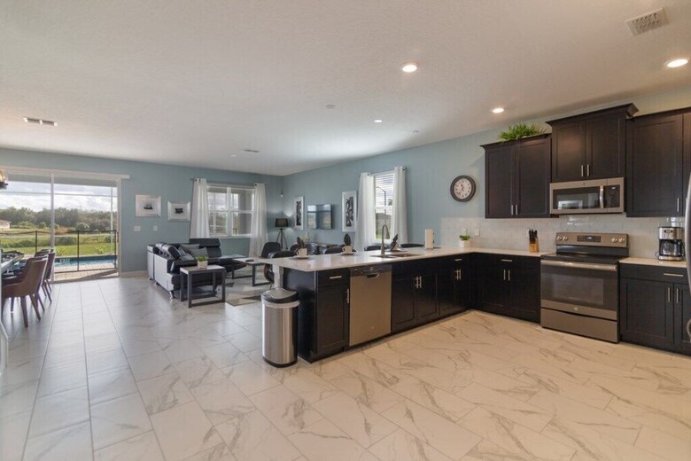 Champions Gate 1620 - Eight Bedroom Pool Home