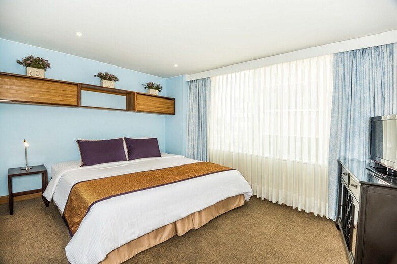Aparthotel Lloyd's Apartasuites Parque 93