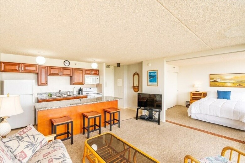 Waikiki Banyan W/ocean Views Free Parking