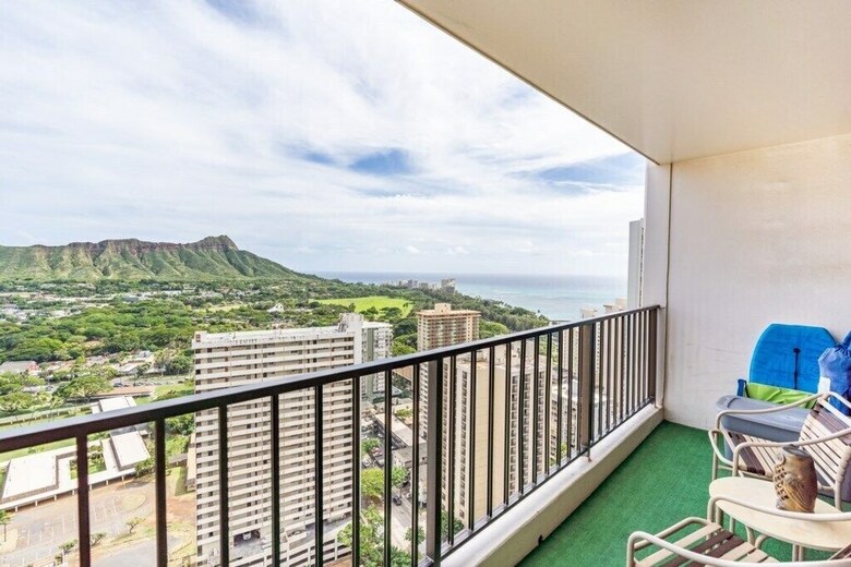 Waikiki Banyan W/ocean Views Free Parking