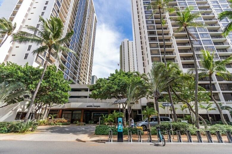 Waikiki Banyan W/ocean Views Free Parking