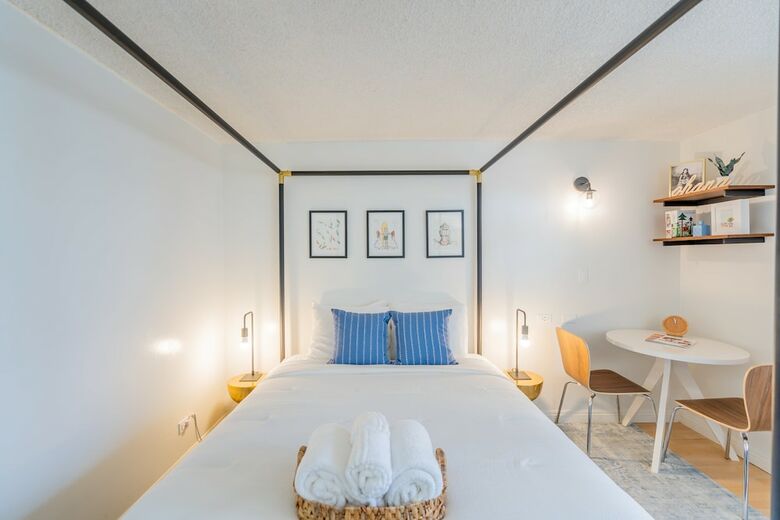 Newly Renovated Studio Two Blocks From The Beach