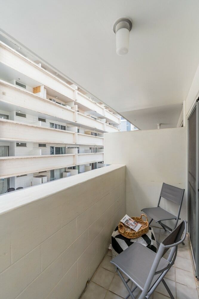 Newly Renovated Studio Two Blocks From The Beach