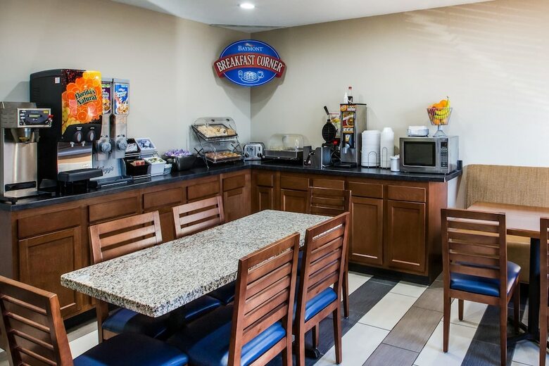 Hotel Baymont By Wyndham Cedar Rapids