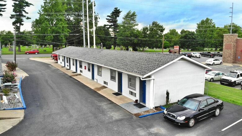 Motel Travelers Inn And Suites