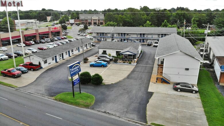 Motel Travelers Inn And Suites